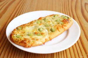 ピザパン：枝豆バジル